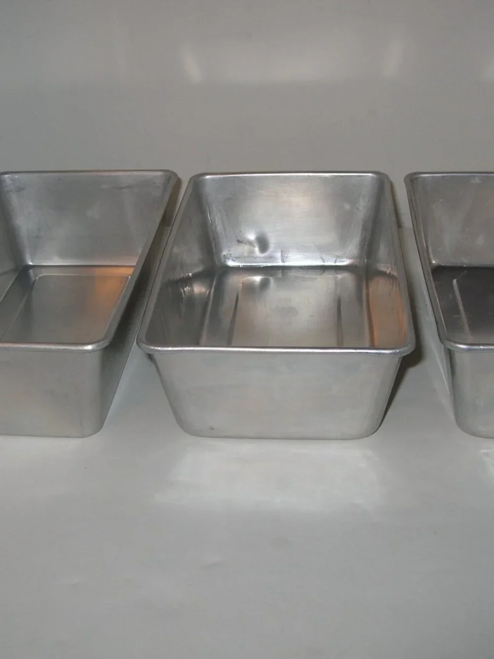 Set Of 3 Aluminum Baking Bread Loaf Pans  9 1/2x5 1/2x2 3/4” Great Condition